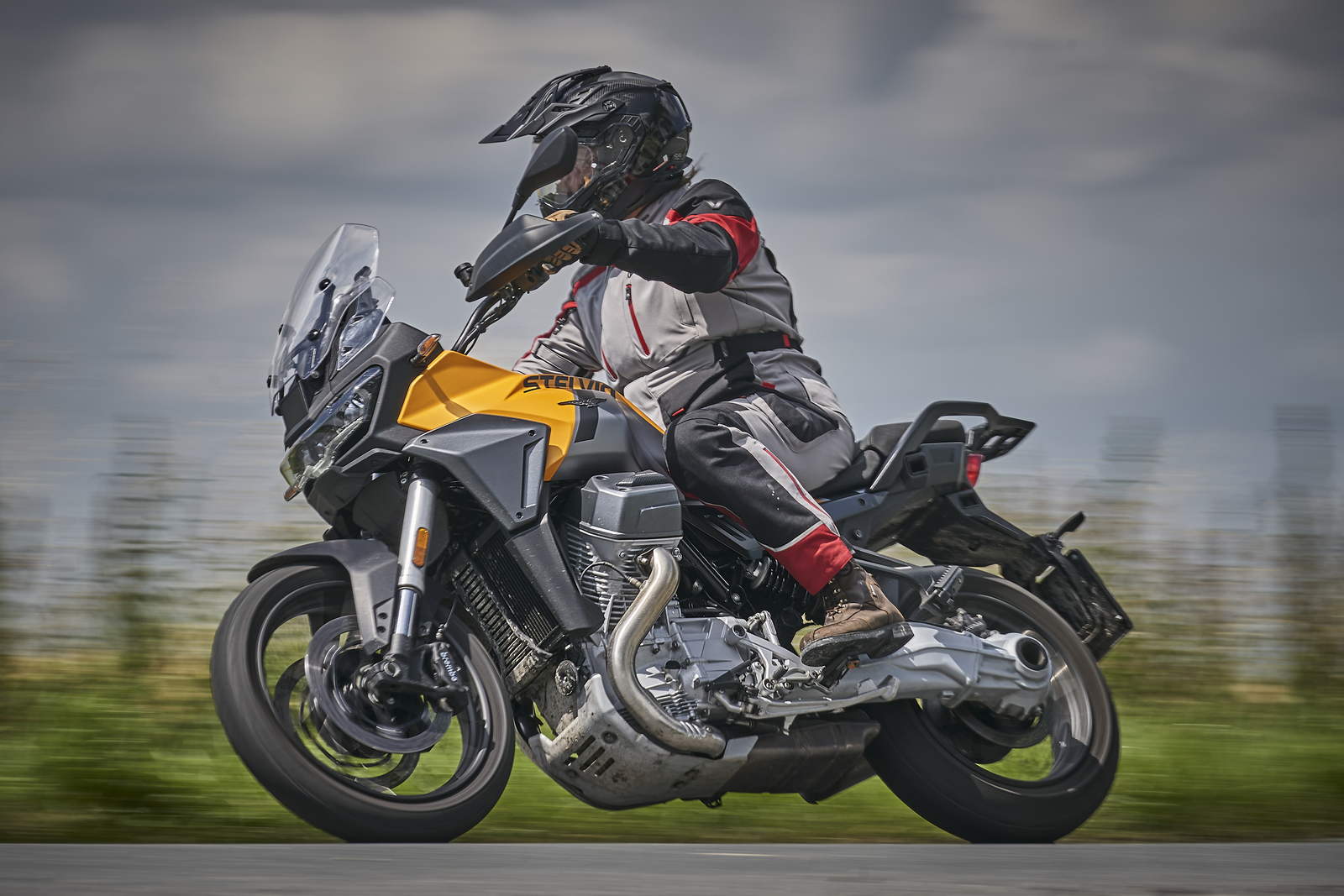 Honda Africa Twin CRF 1100 vs Moto Guzzi Stelvio